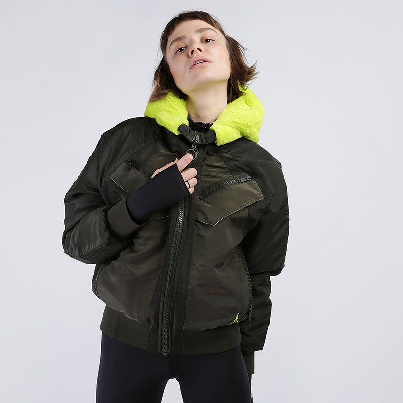 женская зеленая куртка Jordan Reversible Bomber Jacket CQ6657-325 - цена, описание, фото 4